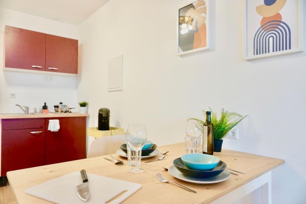 Neu Modernes Apartment In Top Lage, Free Parking Max 1,65M Hoehe Und 1,8M Breite Karlsruhe Exterior photo