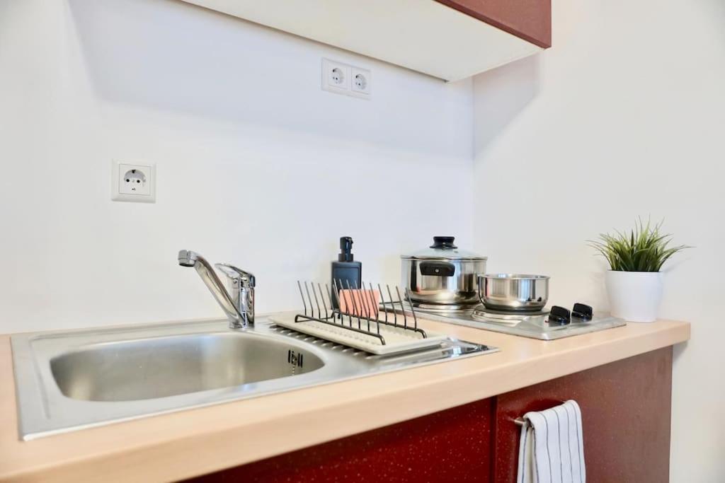 Neu Modernes Apartment In Top Lage, Free Parking Max 1,65M Hoehe Und 1,8M Breite Karlsruhe Exterior photo