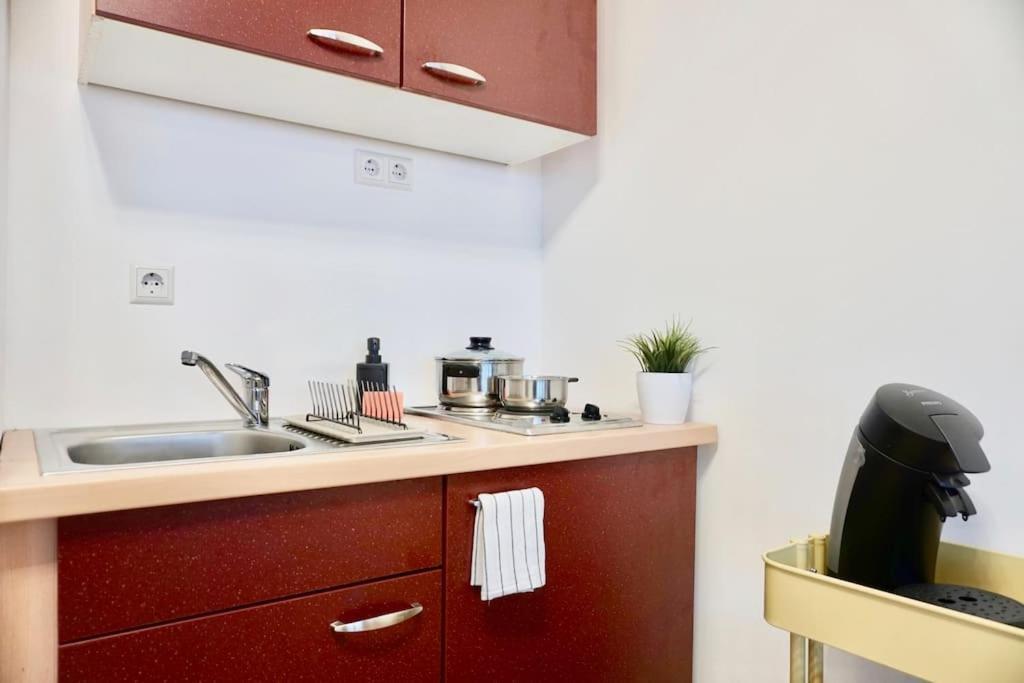 Neu Modernes Apartment In Top Lage, Free Parking Max 1,65M Hoehe Und 1,8M Breite Karlsruhe Exterior photo